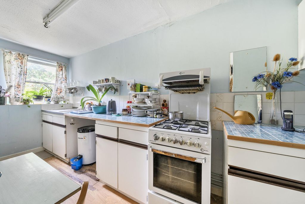 Property photo 2 of 18 Kitchen