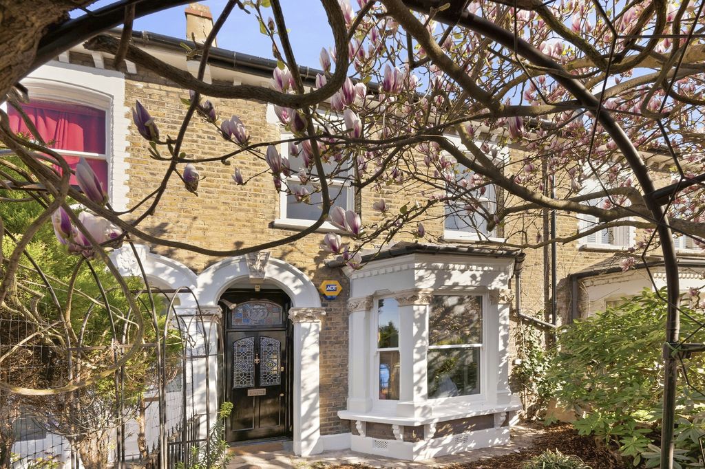 Property photo 1 of 17