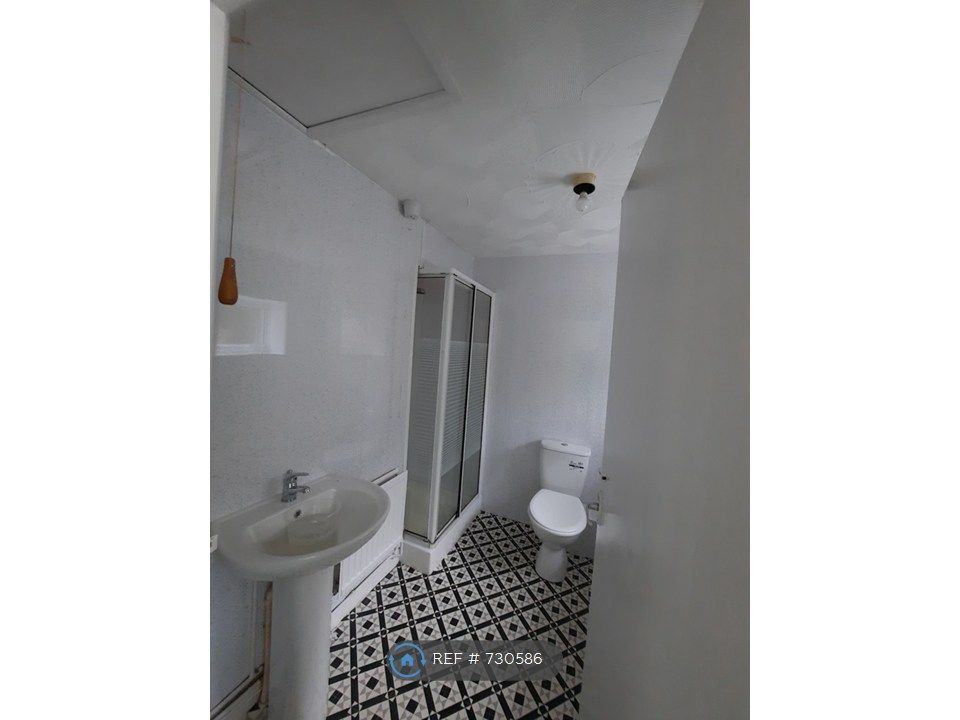 Property photo 3 of 6 Bath And Shower Room