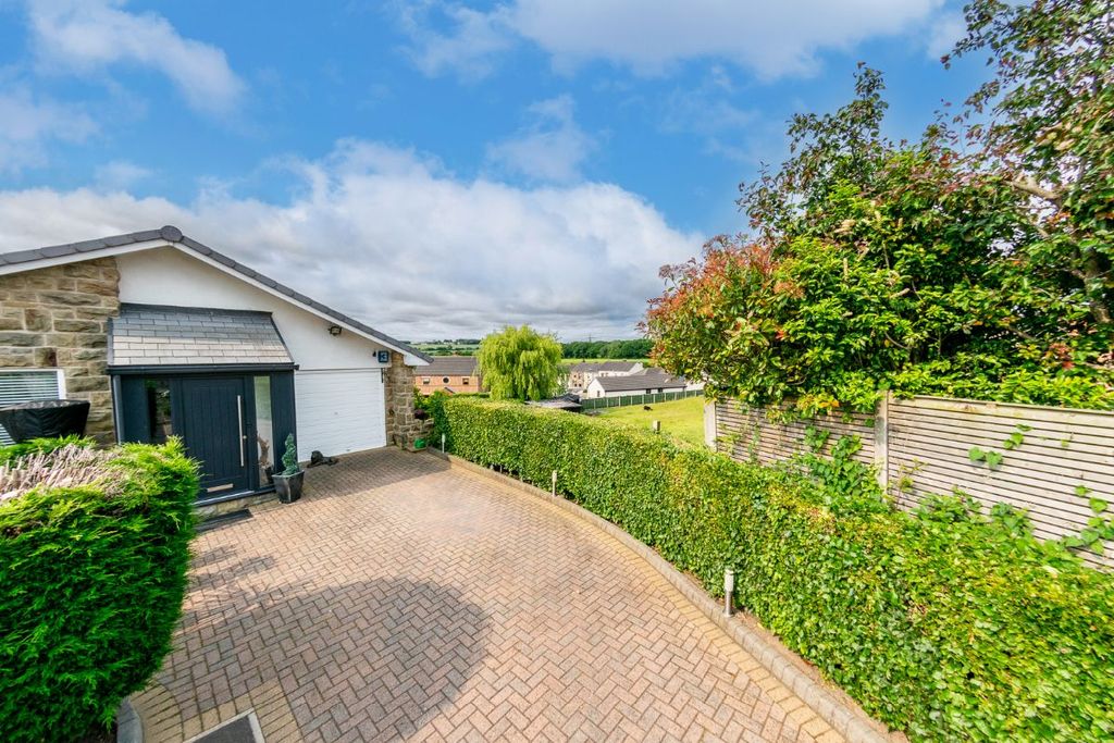 Property photo 1 of 42