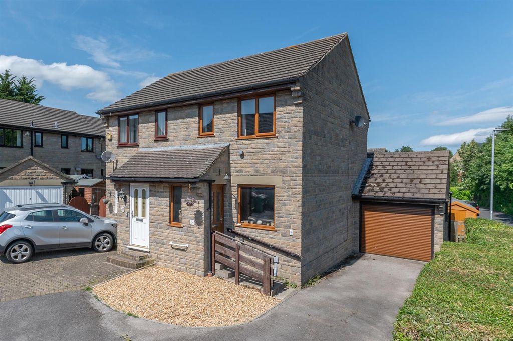 Property photo 1 of 14 Saville Court