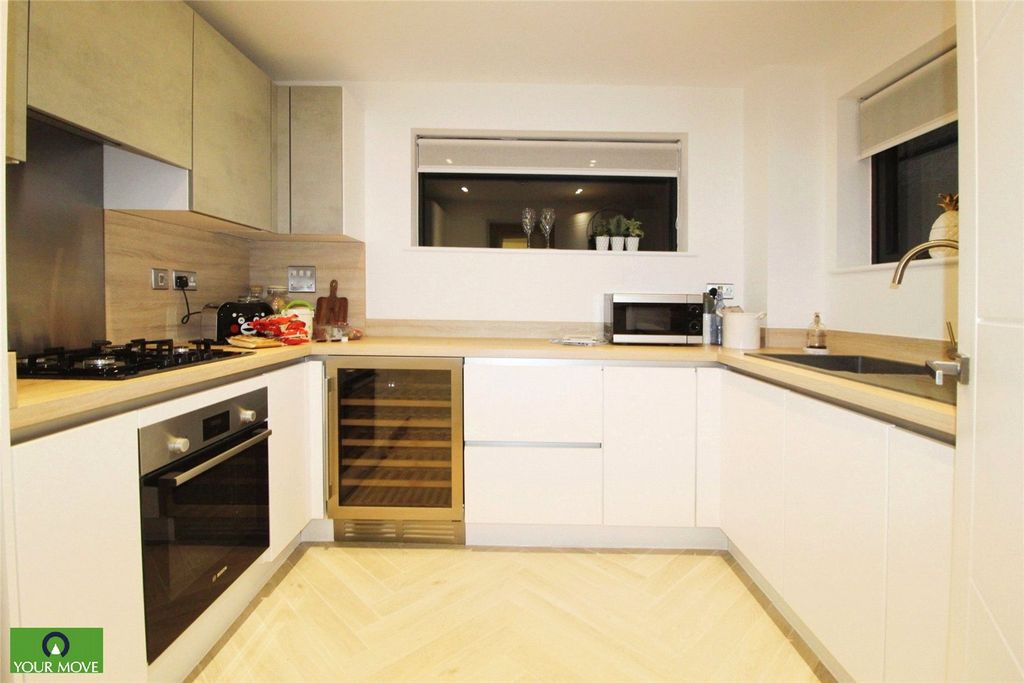 Property photo 2 of 10 Kitchen