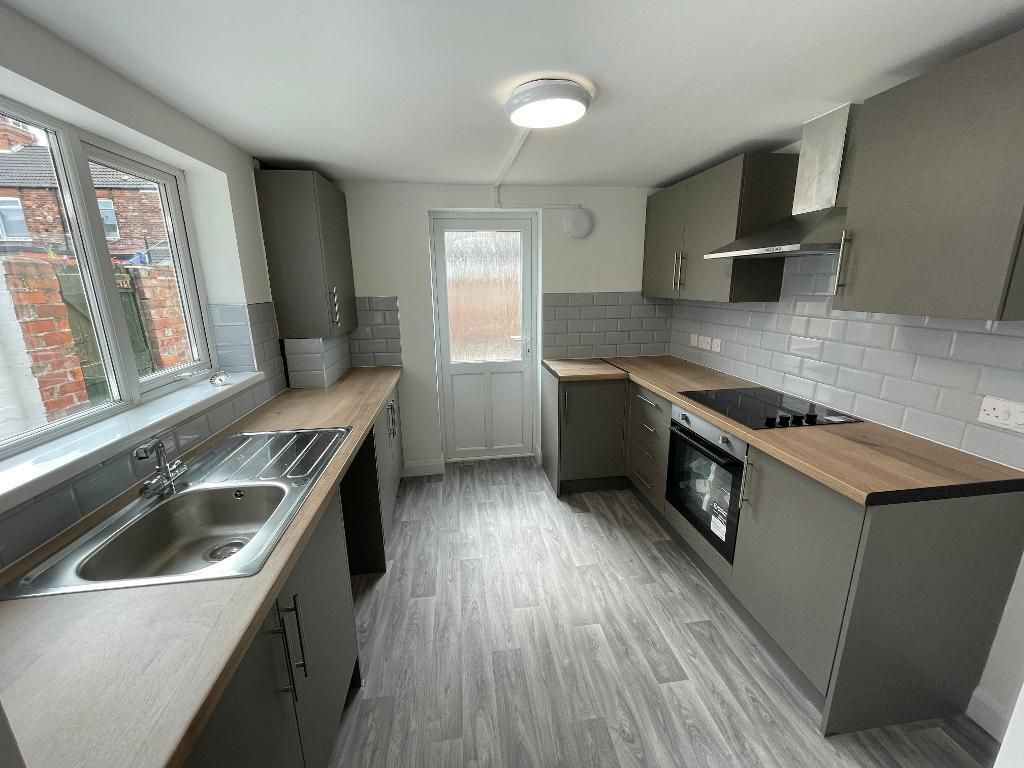 Property photo 3 of 10 Kitchen