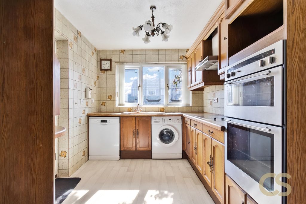 Property photo 3 of 21 4643886