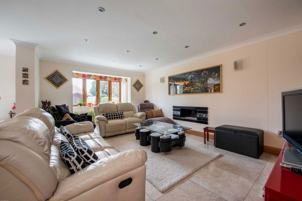 Property photo 3 of 22