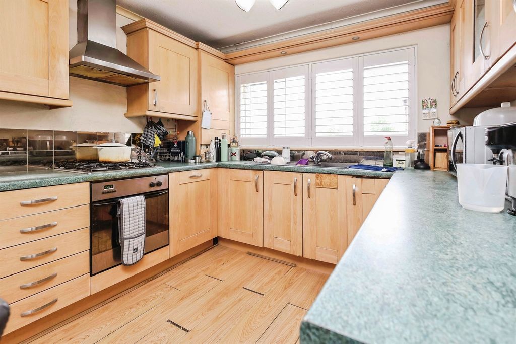 Property photo 3 of 18