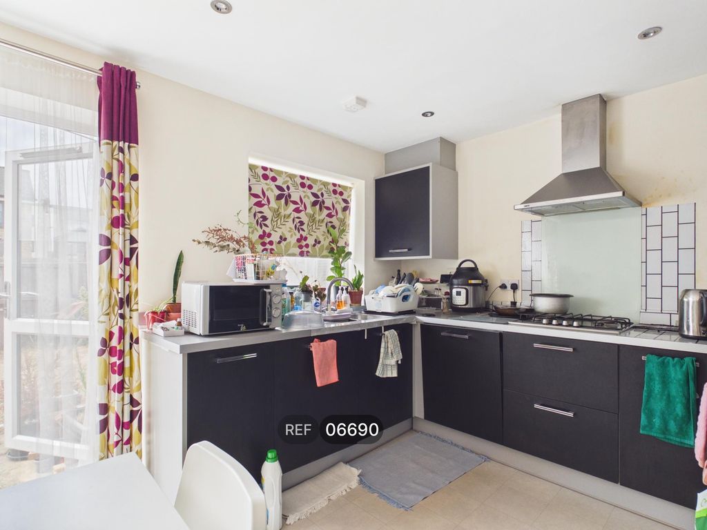 Property photo 2 of 13 Kitchen