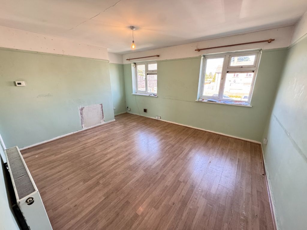 Property photo 2 of 8 4194001