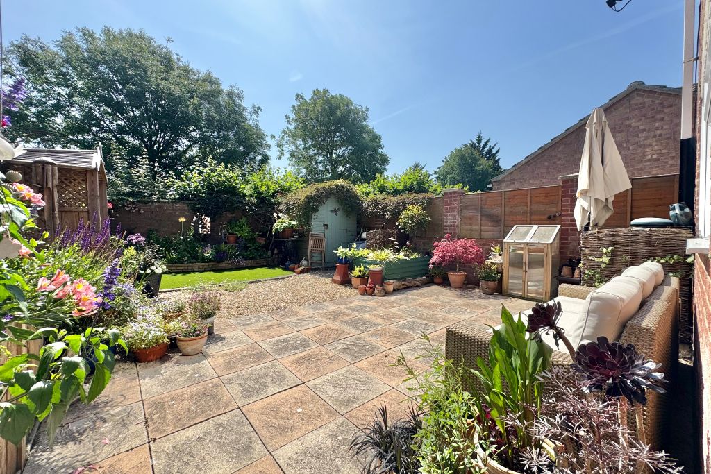 Property photo 3 of 12 Garden 1