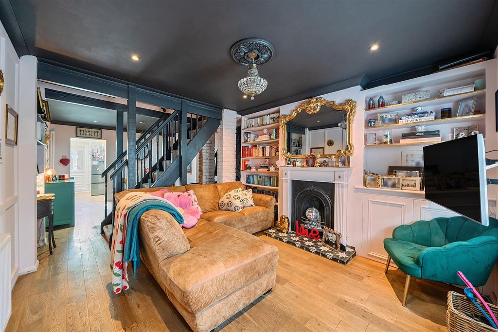 Property photo 2 of 18 1297678-17-6830655Cb8A25-Arw.Jpg