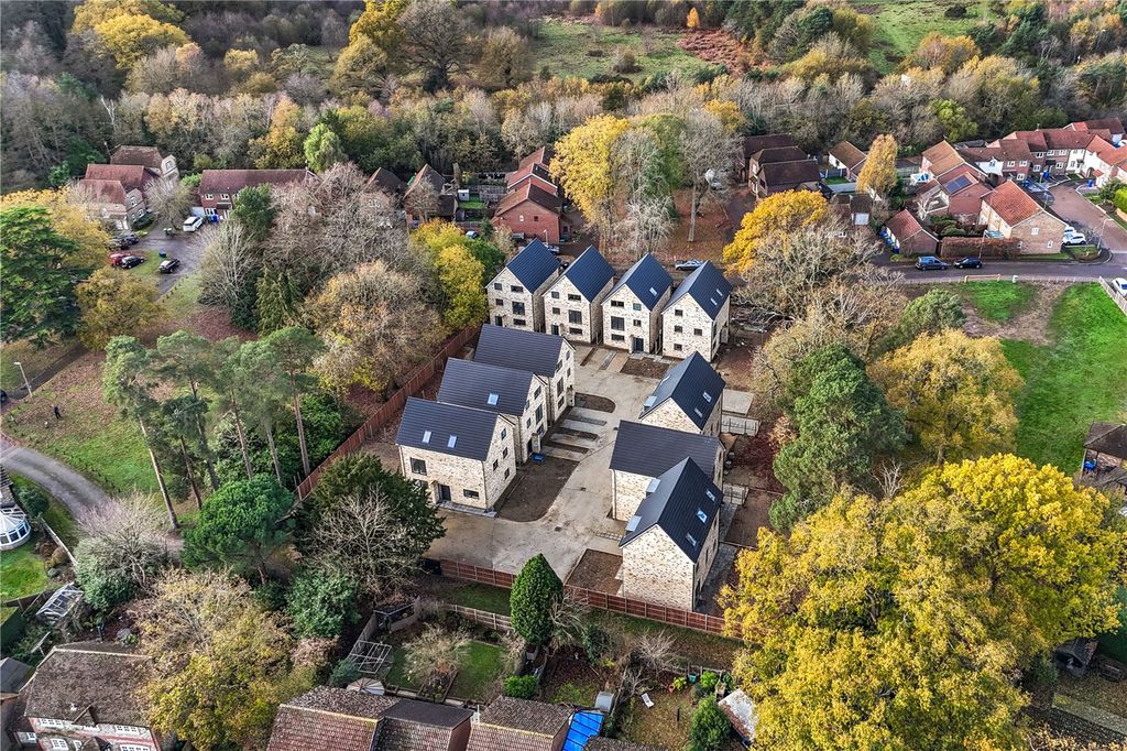 Property photo 1 of 33 Picture No. 37