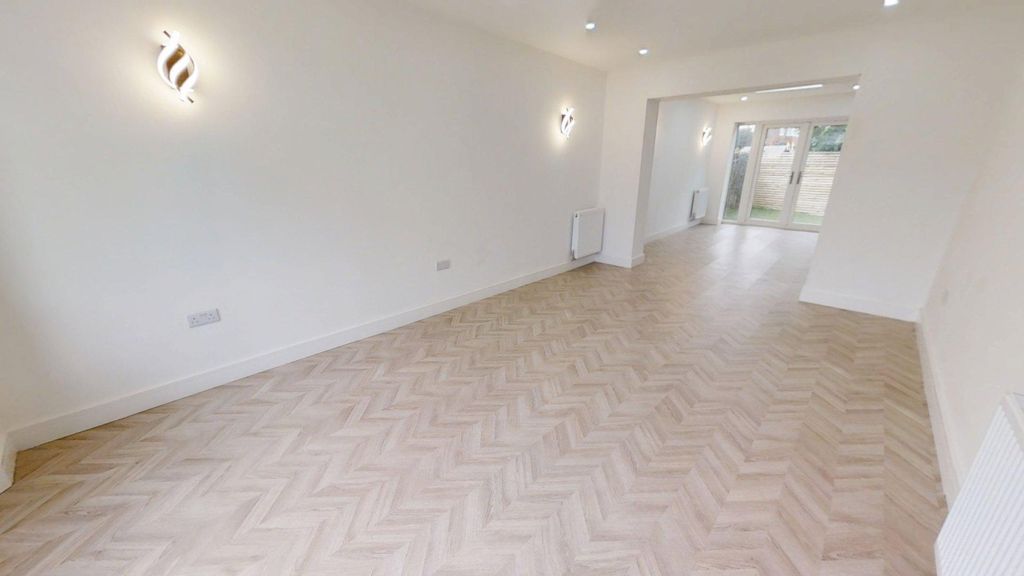 Property photo 2 of 31 Reception