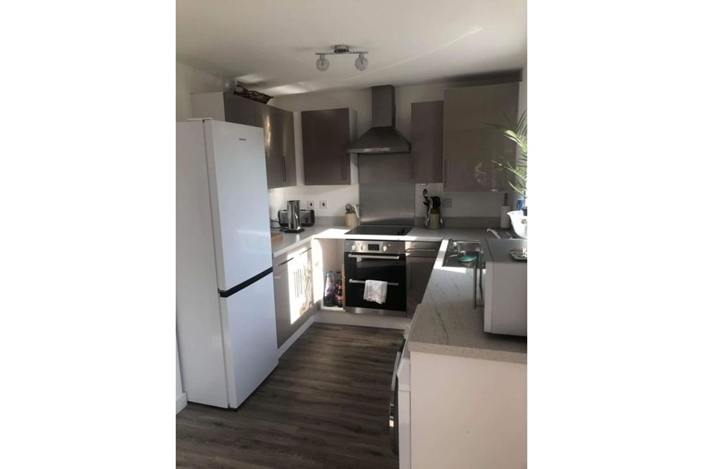 Property photo 2 of 6 Kitchen