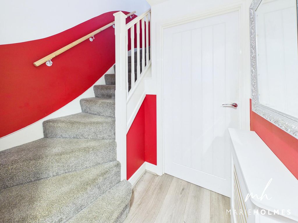 Property photo 3 of 16 Hallway