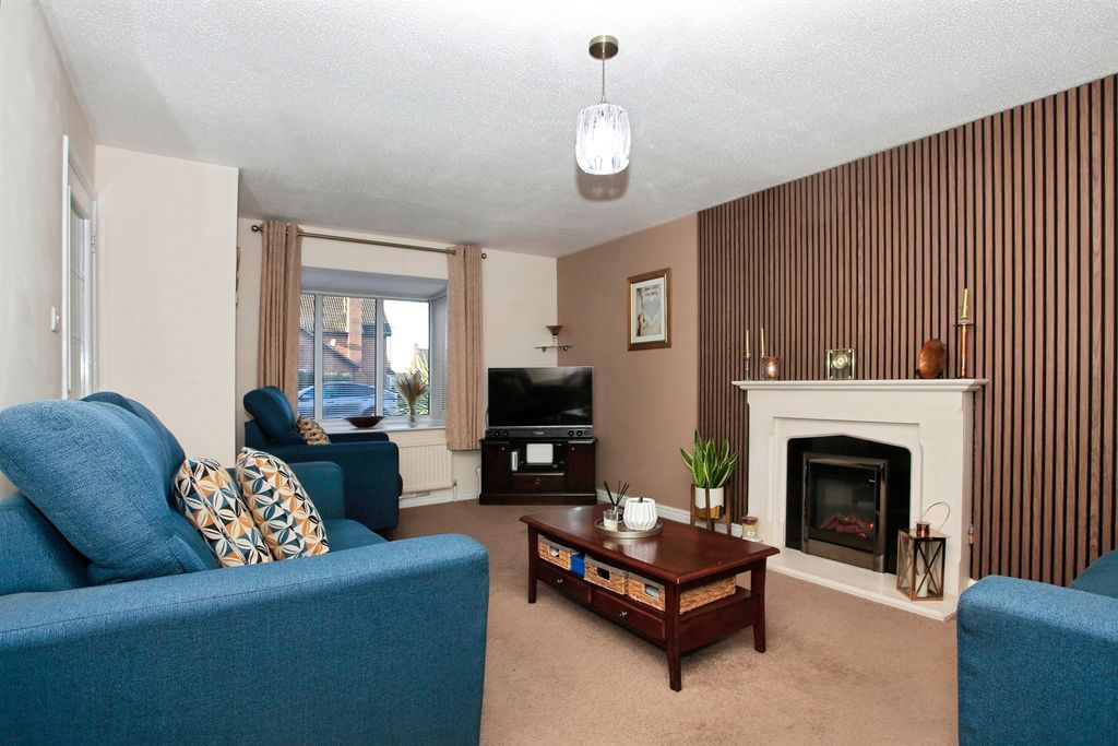 Property photo 3 of 23 Lounge