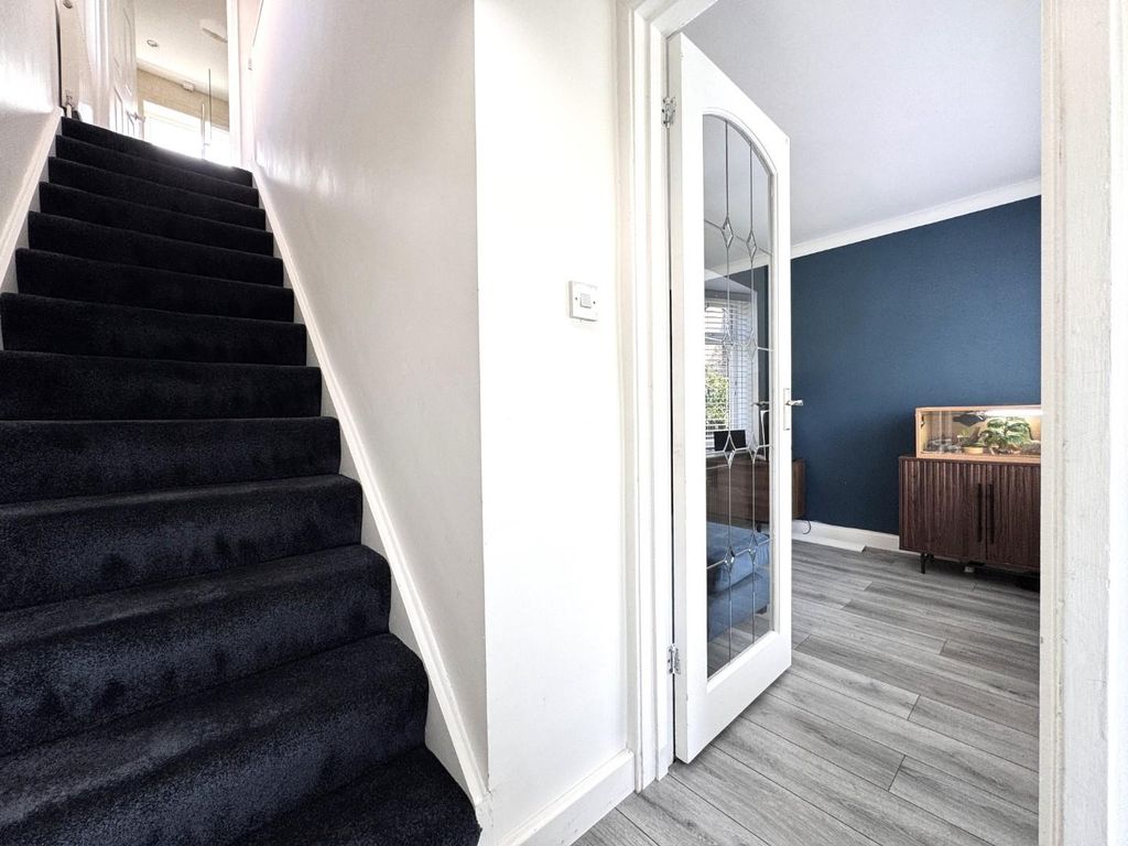 Property photo 3 of 19 Entrance