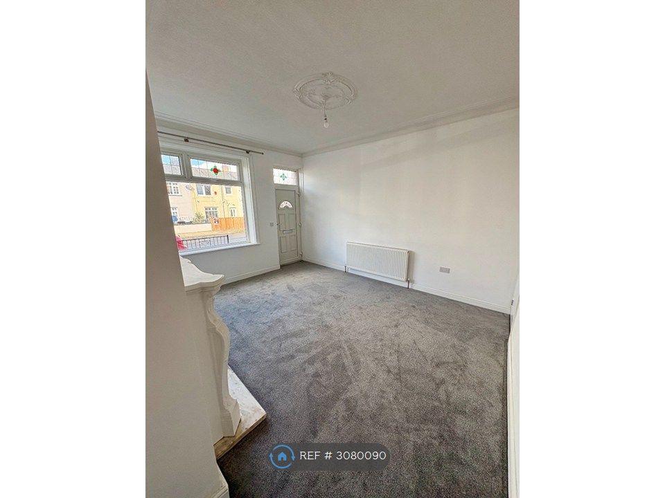Property photo 3 of 13 Lounge