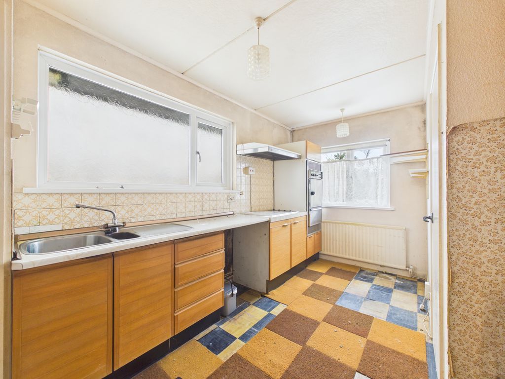 Property photo 2 of 8 Kitchen