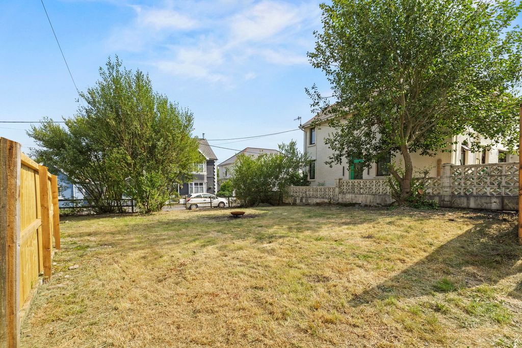 Property photo 3 of 36