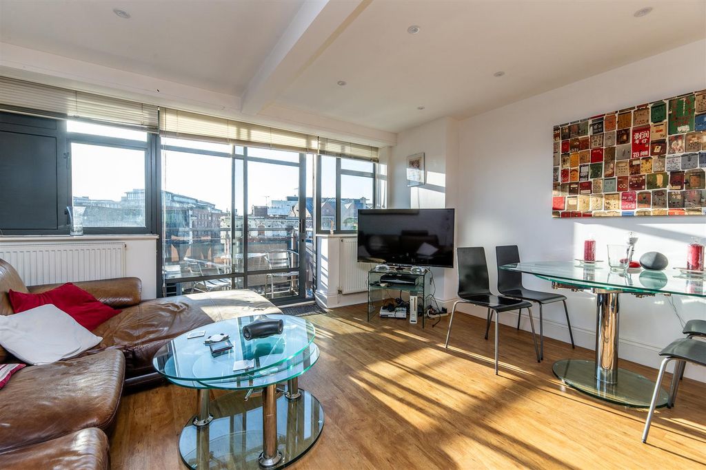 Property photo 2 of 20 41 George Street Trading House 020