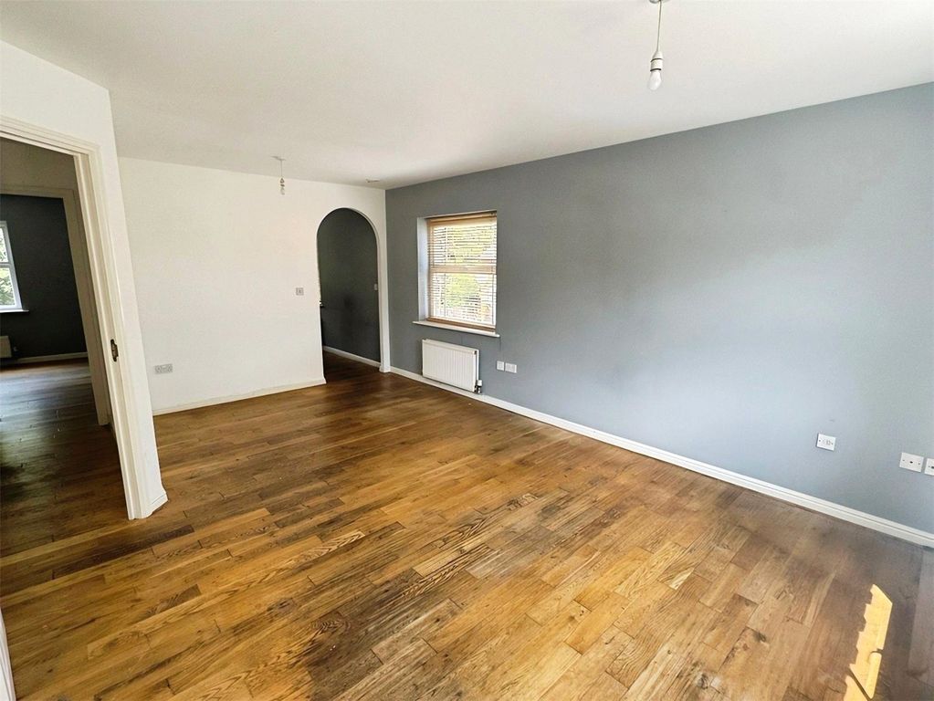 Property photo 3 of 16 Lounge