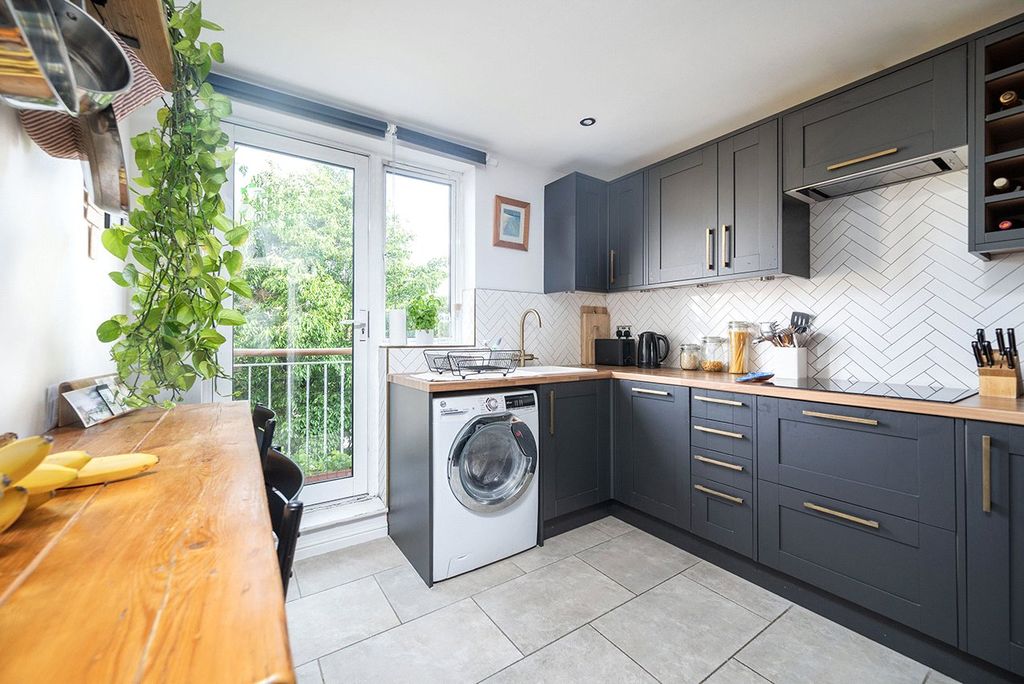 Property photo 3 of 14 Printers Mews, E3