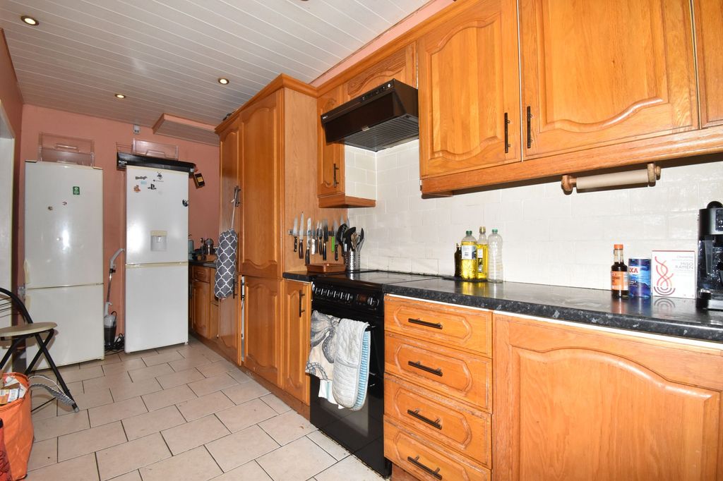 Property photo 2 of 31 Kitchen