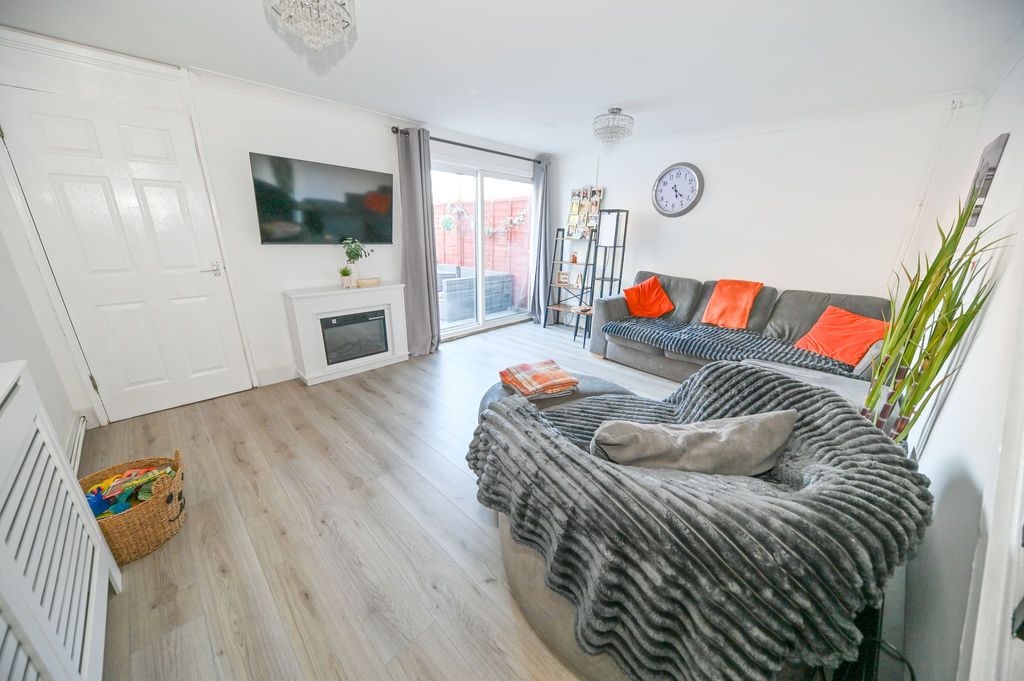 Property photo 2 of 14 Photo 11