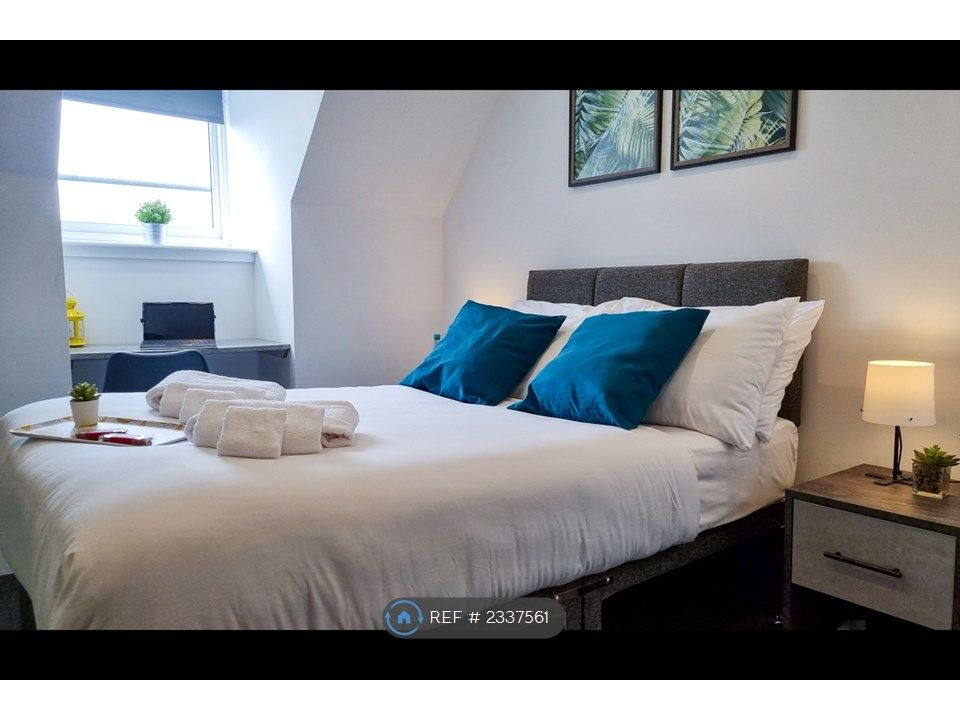 Property photo 1 of 9 Bedroom