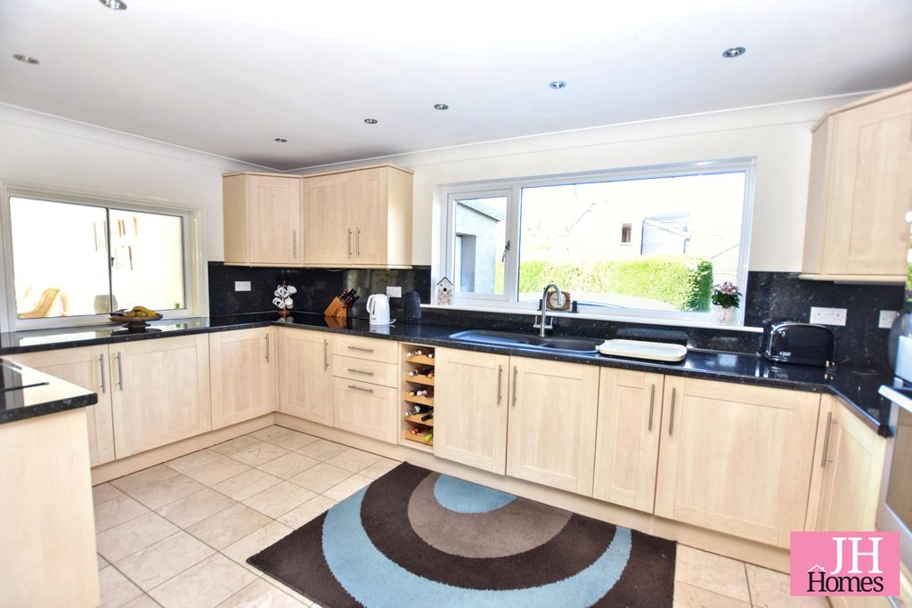 Property photo 3 of 33