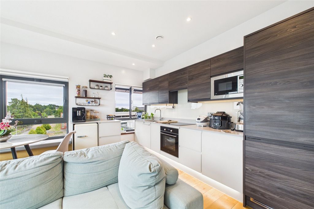 Property photo 3 of 8 Picture No. 11