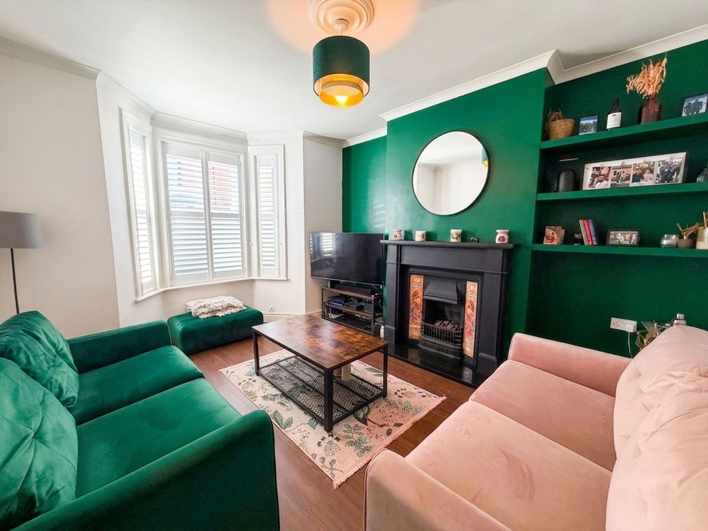 Property photo 2 of 10 Lounge