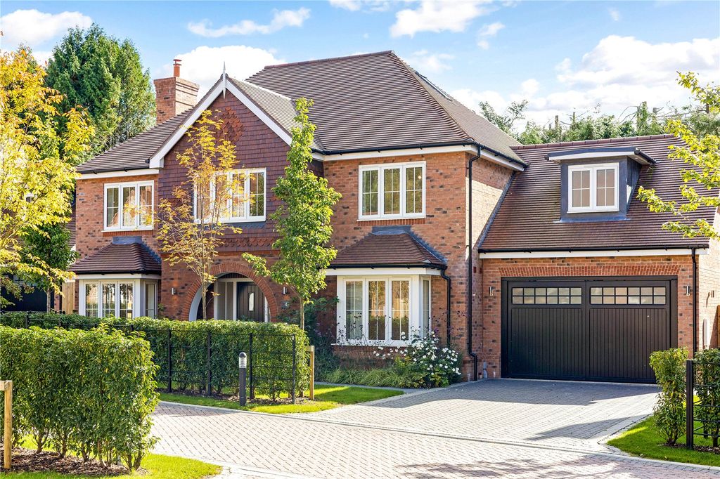 Property photo 1 of 16 Hudson Gardens