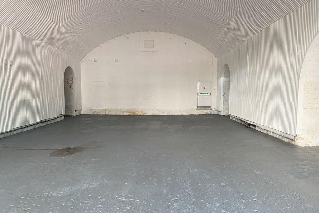 Property photo 2 of 2 An Empty Arch With White Lining