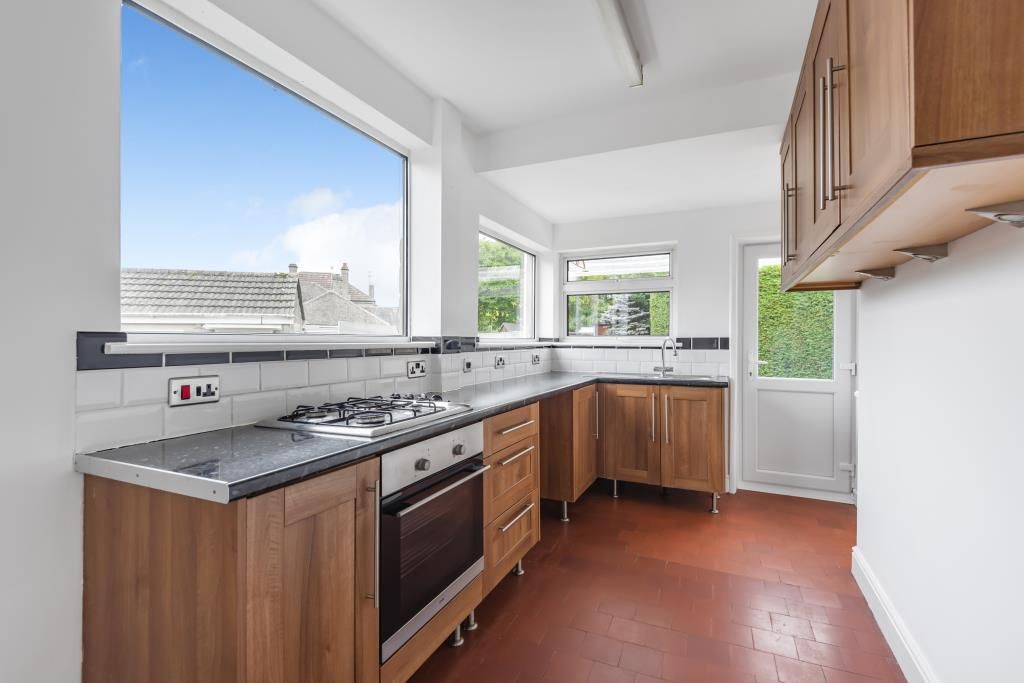 Property photo 2 of 11 Kitchen