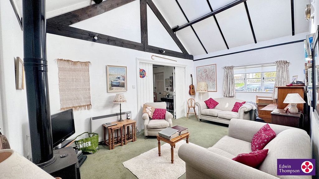 Property photo 2 of 28