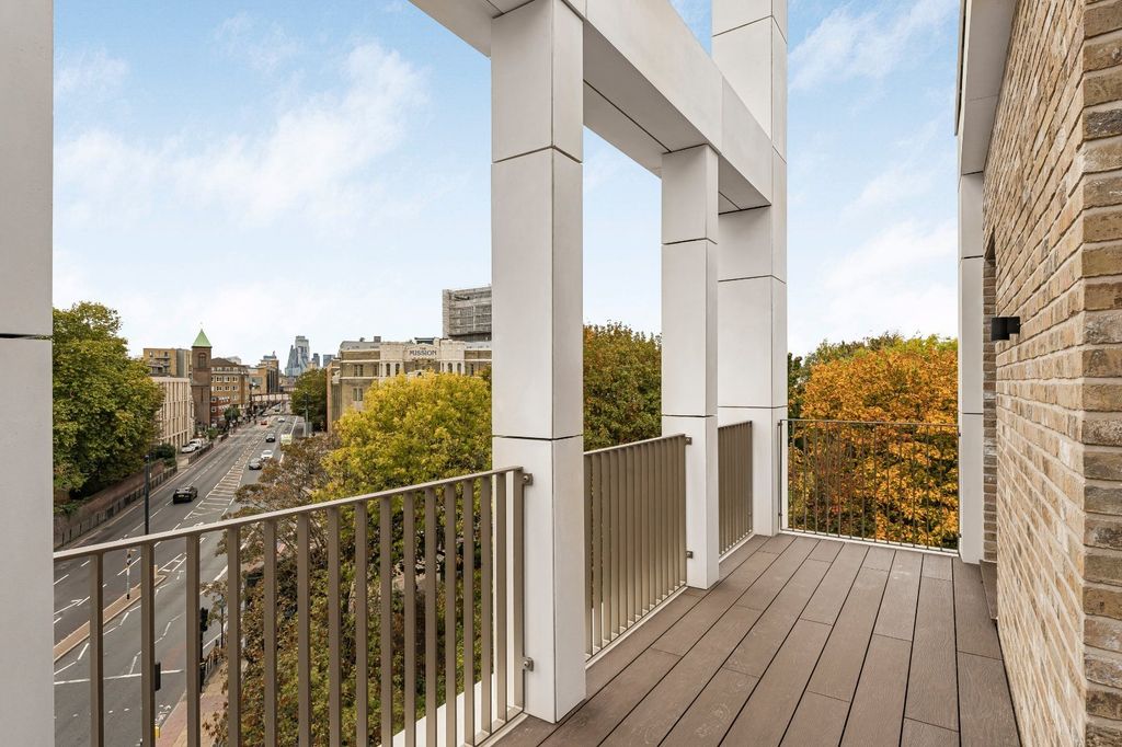 Property photo 2 of 25