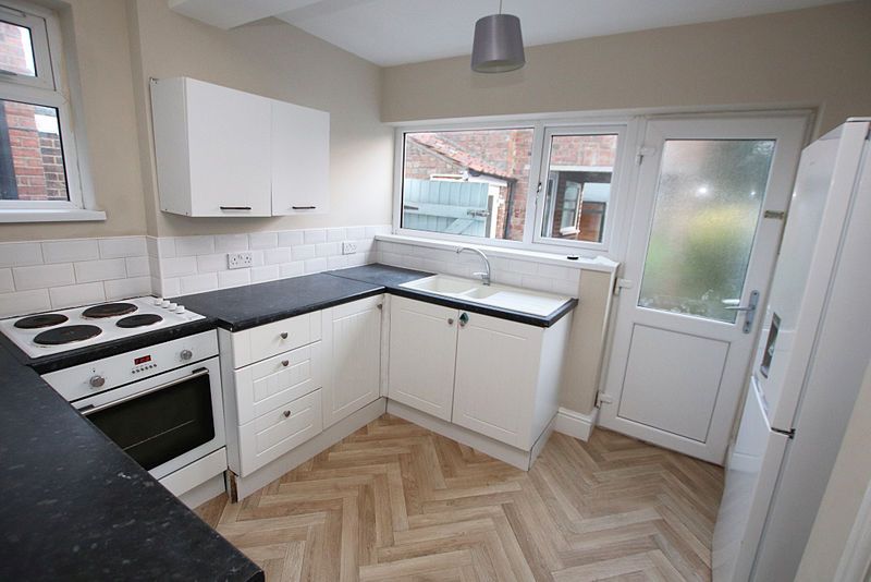 Property photo 3 of 12 Kitchen