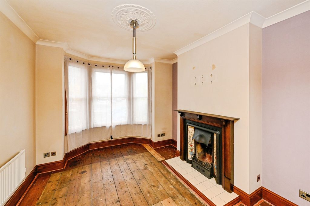 Property photo 3 of 19