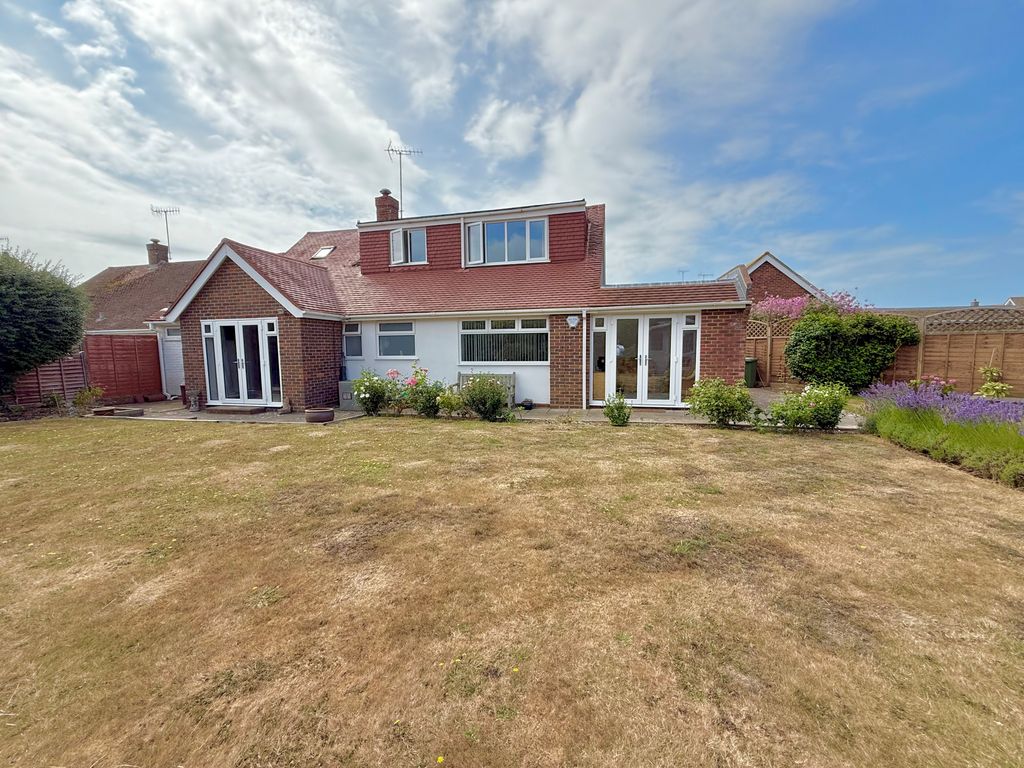 Property photo 3 of 32 9 Hawke Close Rear View