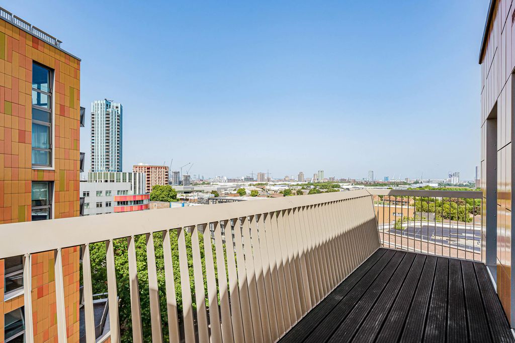 Property photo 3 of 25 Balcony