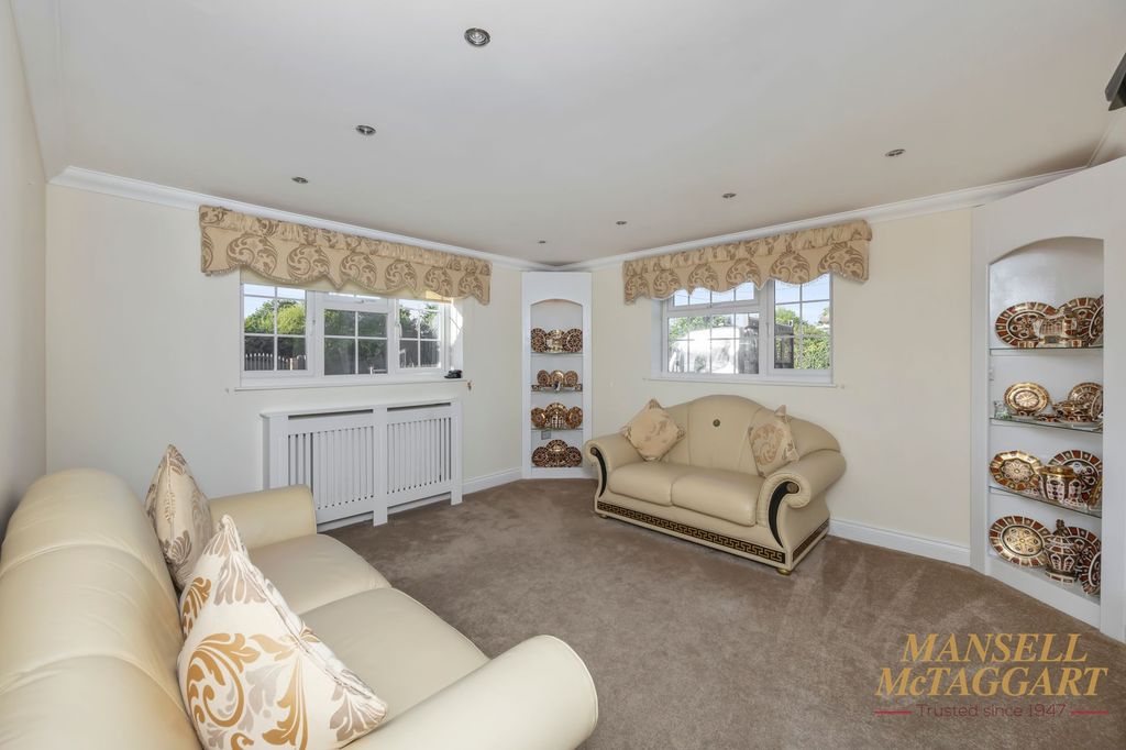 Property photo 3 of 18