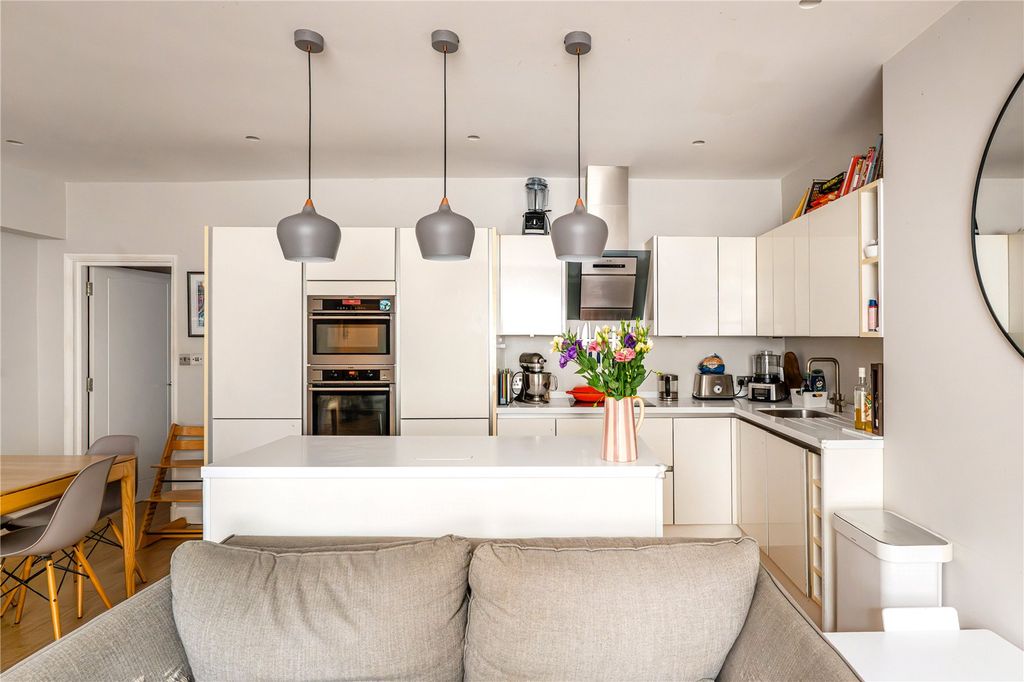 Property photo 3 of 14 Kitchen