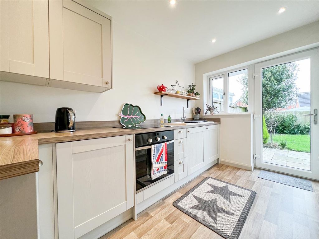 Property photo 3 of 12 Kitchen