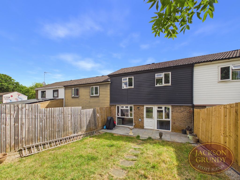 Property photo 2 of 16 Lower Meadow Court