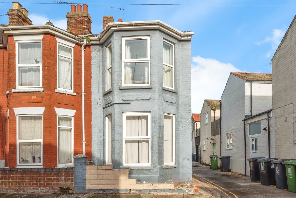 Property photo 2 of 17