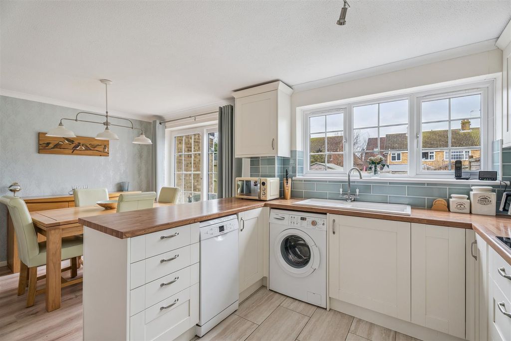 Property photo 3 of 17 Kitchen/Dining Room