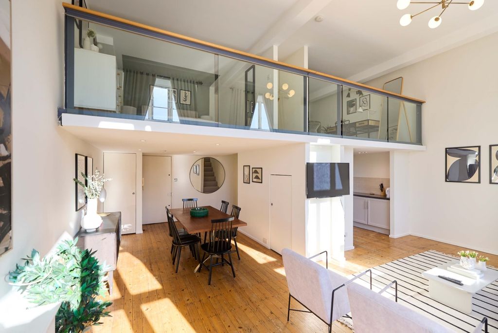 Property photo 2 of 12 4