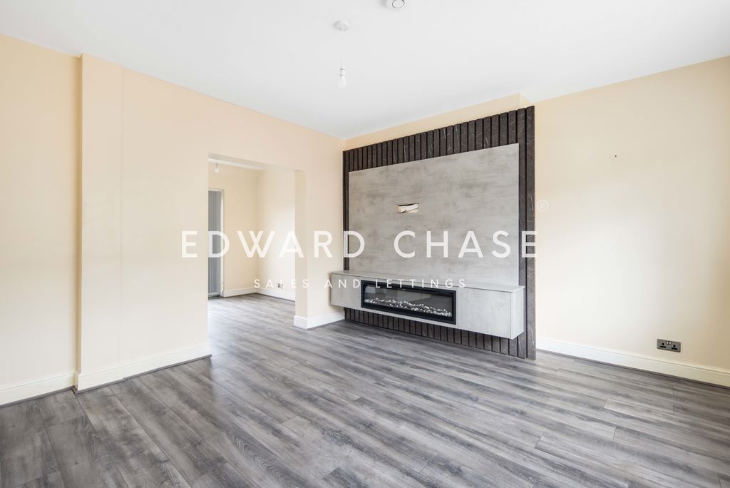 Property photo 3 of 15 Photo 4