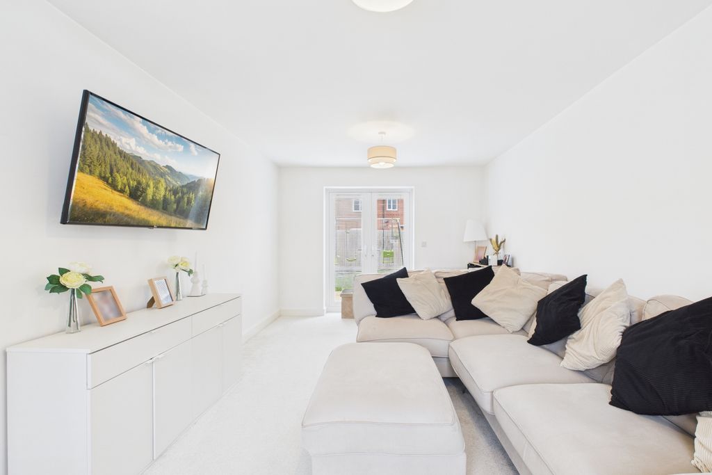 Property photo 2 of 26 Living Room